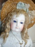 Hier Encore Achte et Vend des poupes anciennes en porcelaines, des ours en peluches et tous les accessoires de poupes